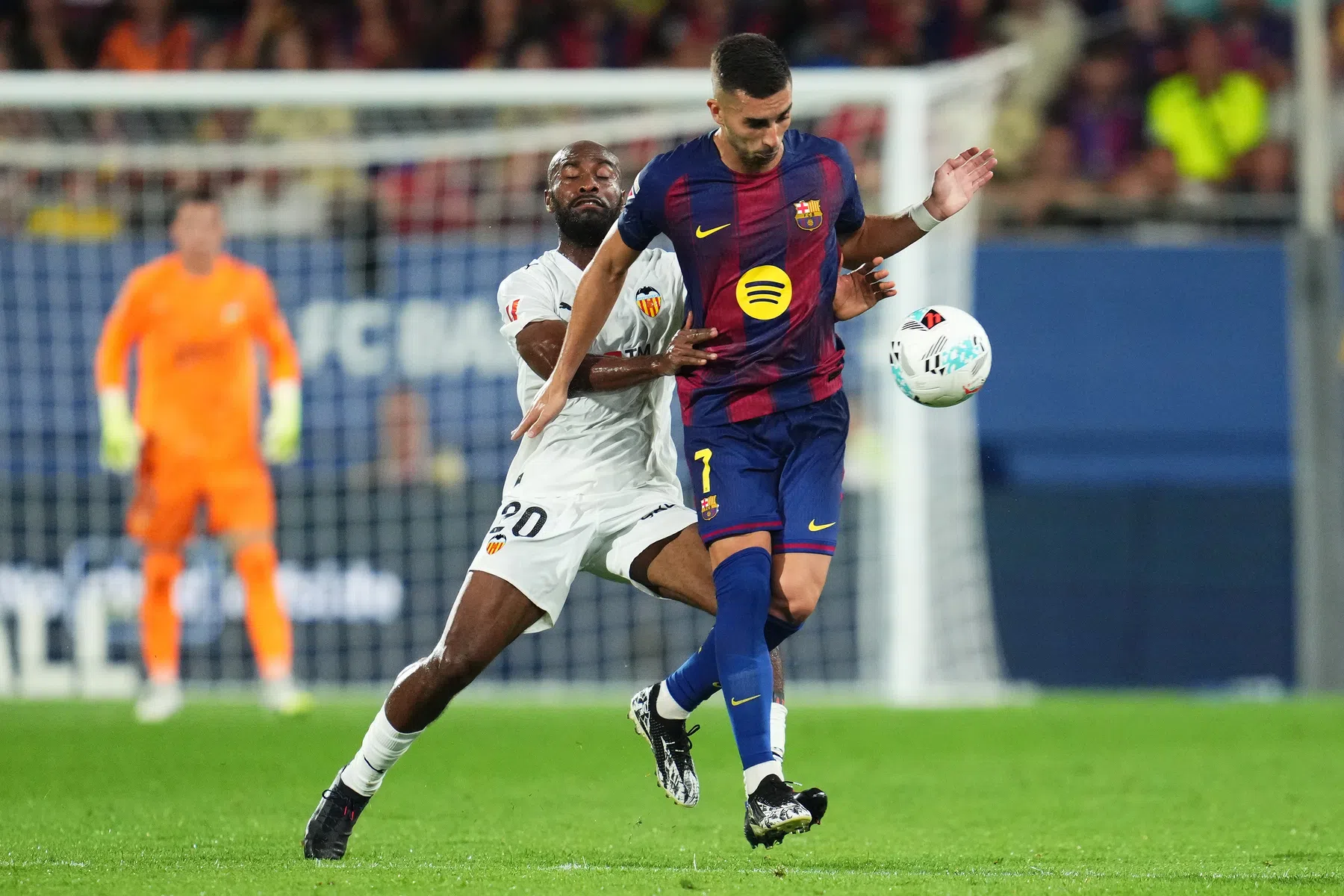 Waar kun je Valencia - Barcelona in La Liga kijken?