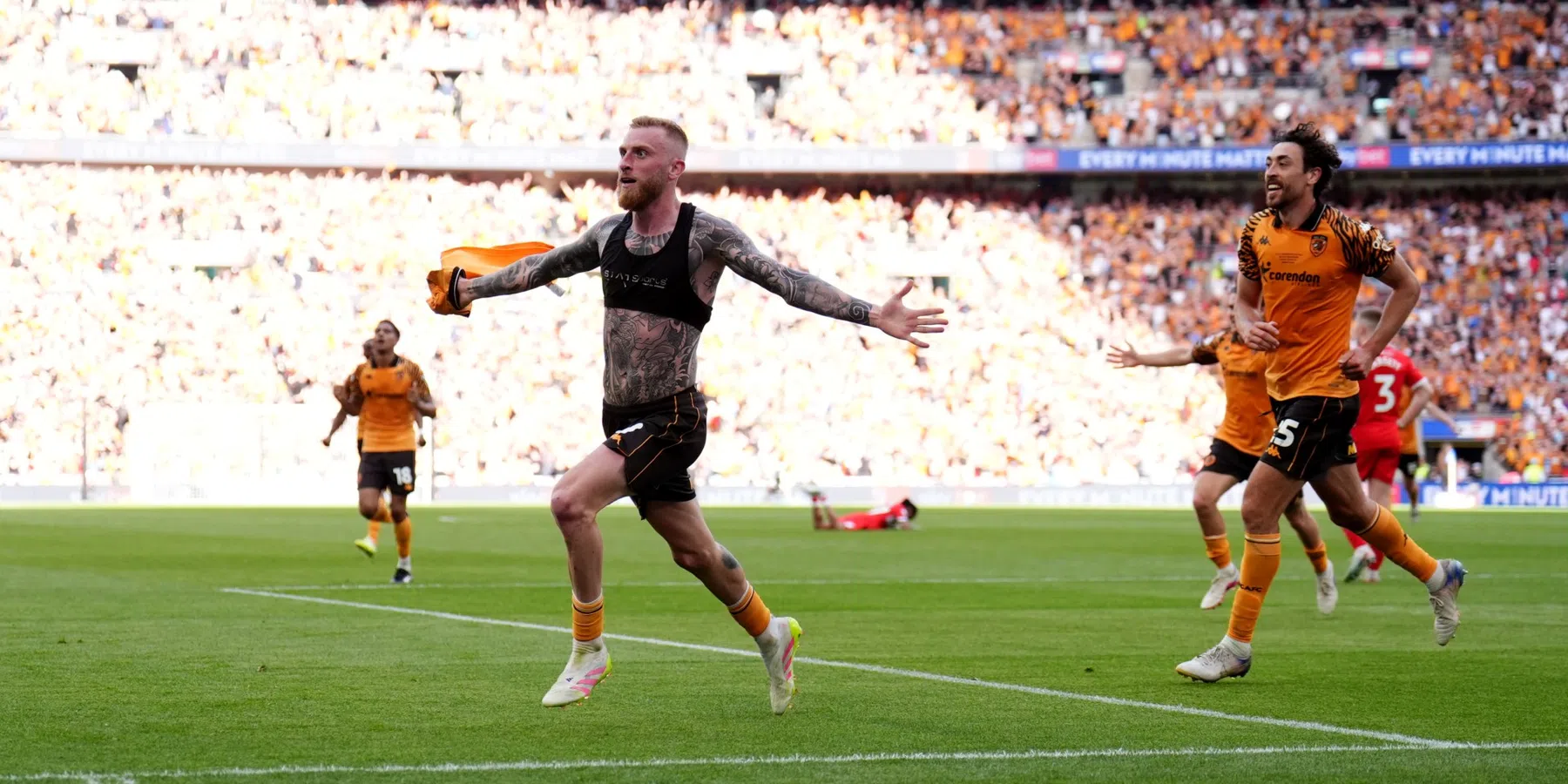 Hull City promoveert naar de Premier League na doelpunt in extremis 