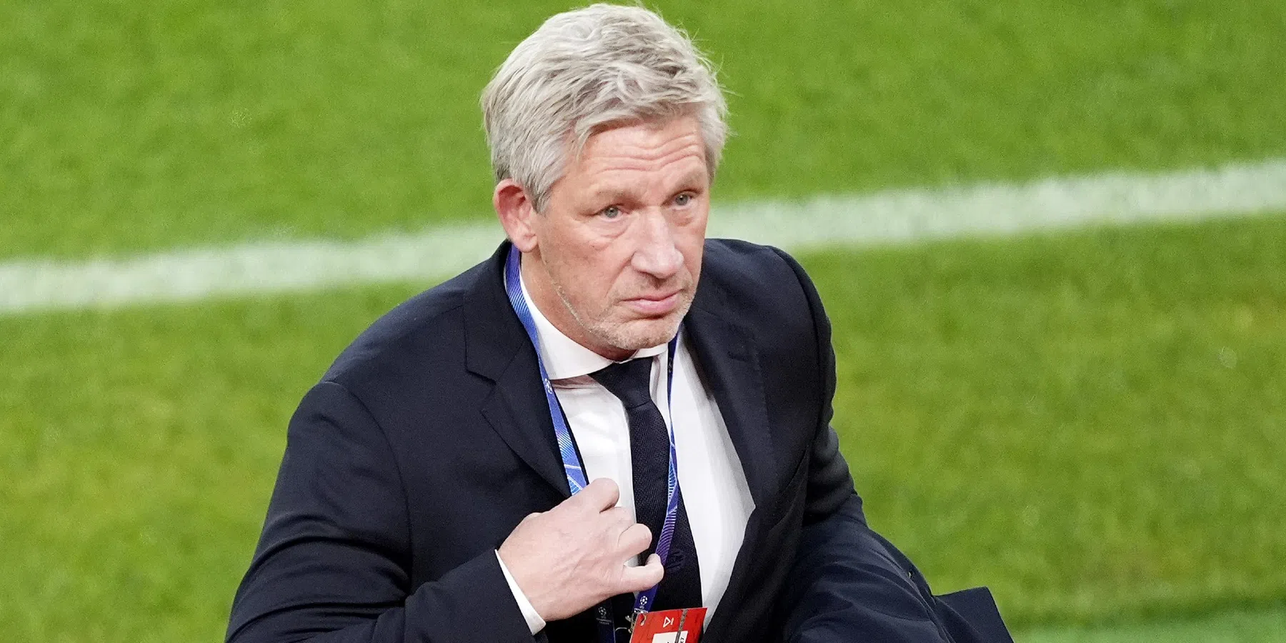 PSV-directeur doet boekje open: 'Die jongens gaan daar naar 300, 400.000 euro'