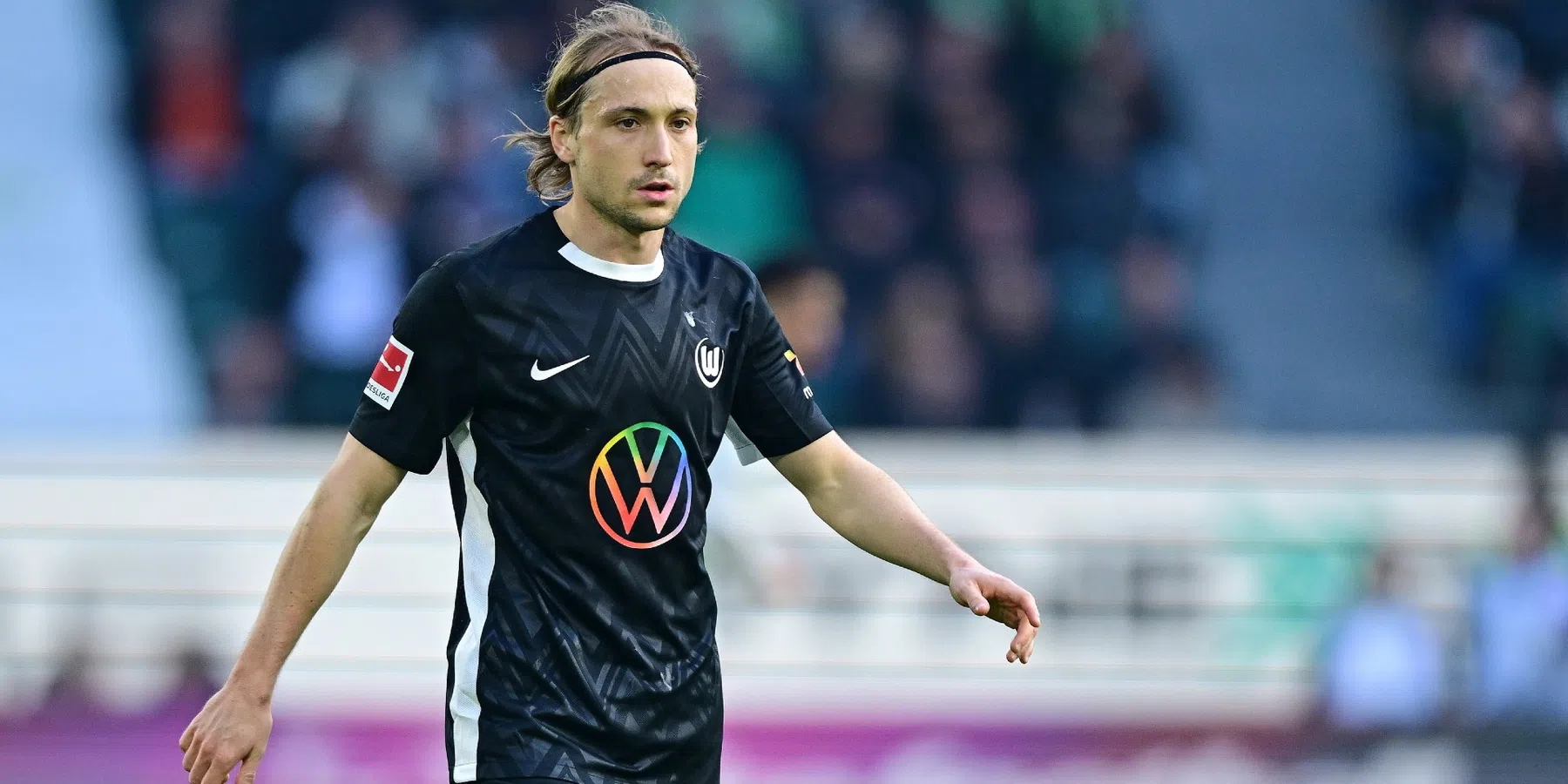 'Ajax ziet buitenkans na degradatie: concrete interesse in Wolfsburg-middenvelder'