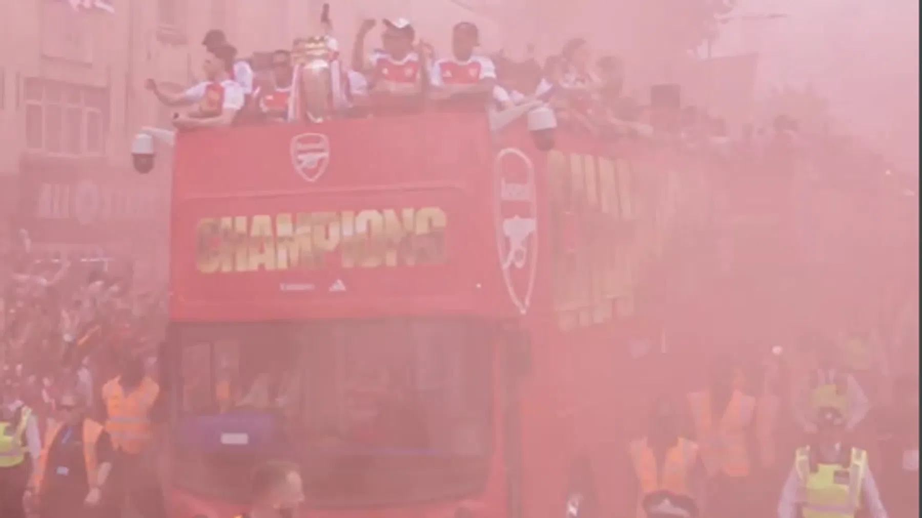 Arsenal zet CL-domper snel van zich af met kampioensfeest in Londen
