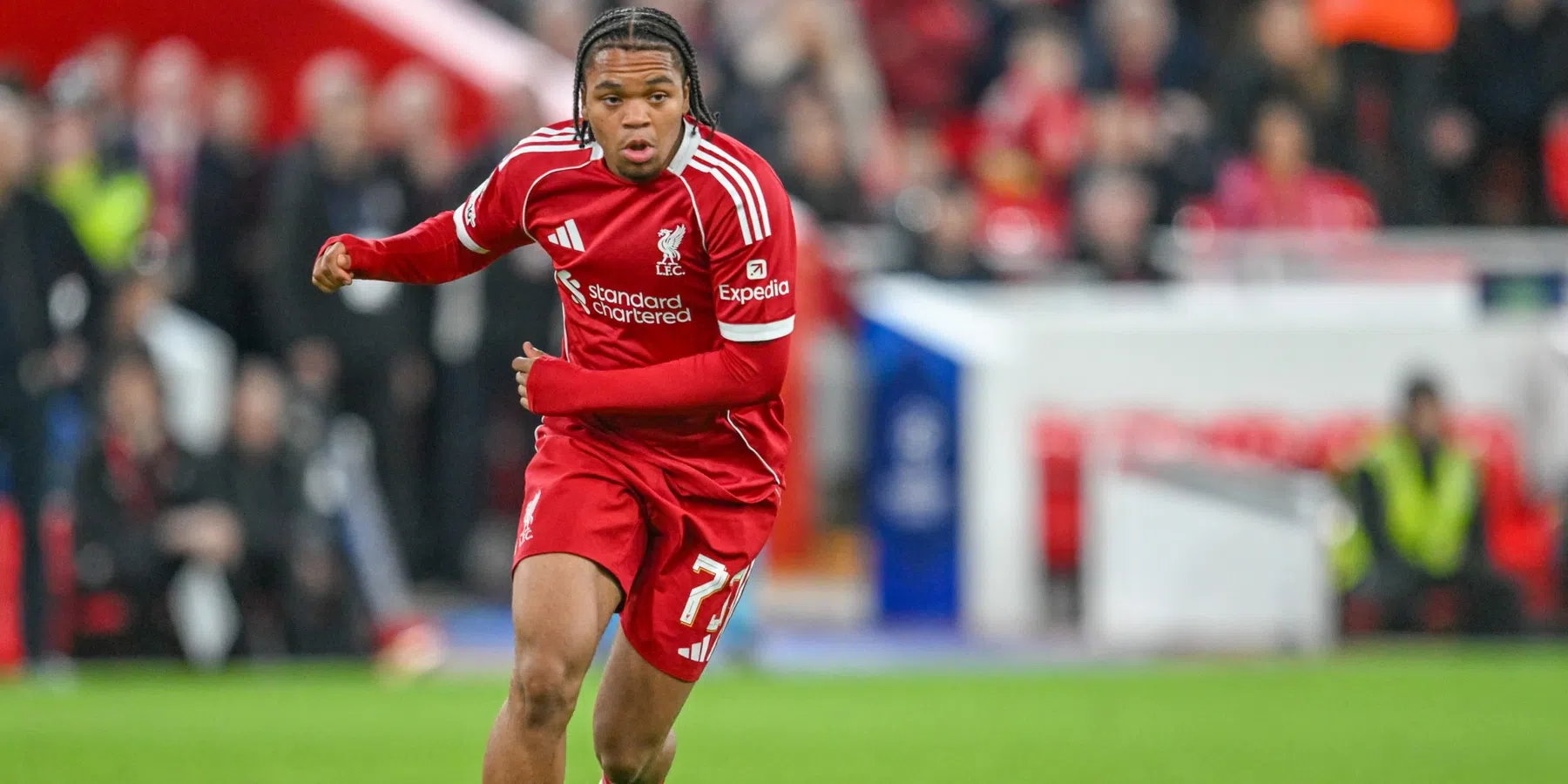   'Bayern München gaat los en aast op tienersensatie Ngumoha van Liverpool'