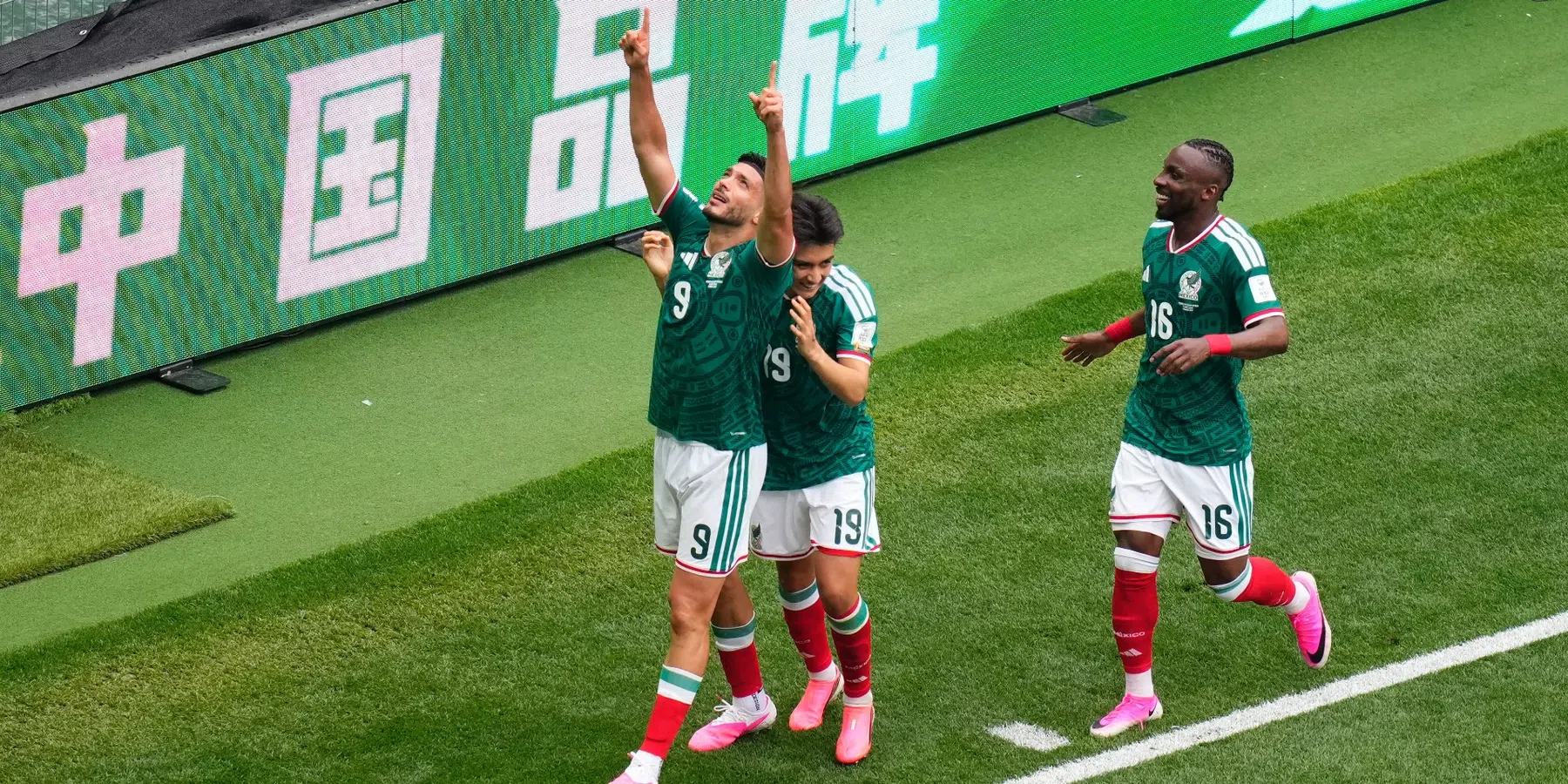 Mexicaanse media lovend na droomstart op WK: 'Heeft Mexico ons al laten dromen?'