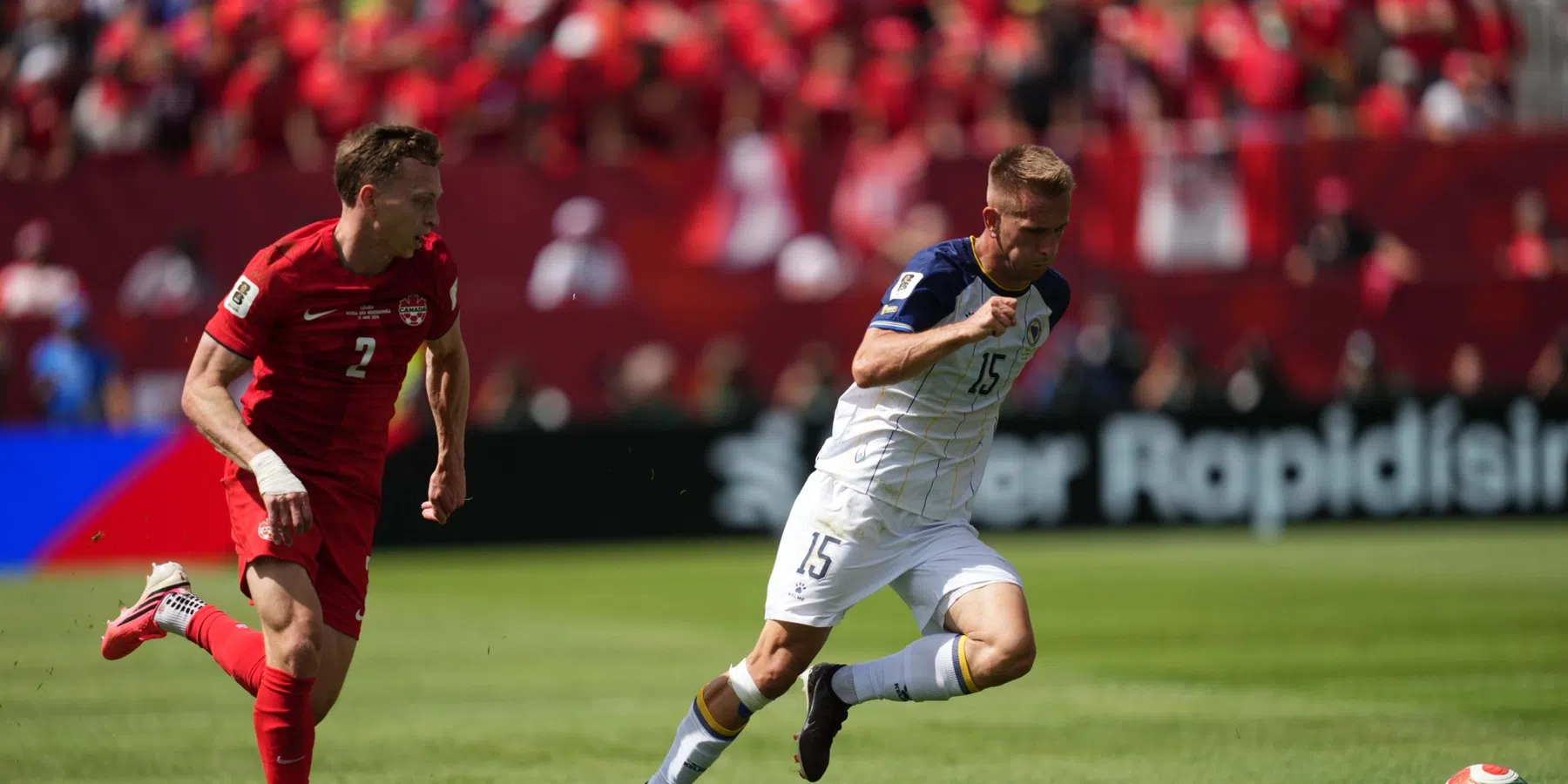 Oude bekende Larin helpt Canada aan punt in openingsduel met Bosnië         