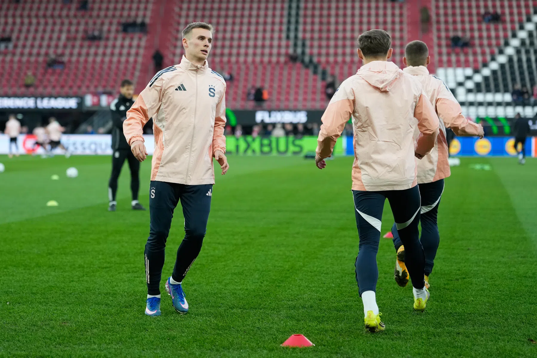 Ajax ontvangt miljoenen voor vertrek Mannsverk | VoetbalNieuws