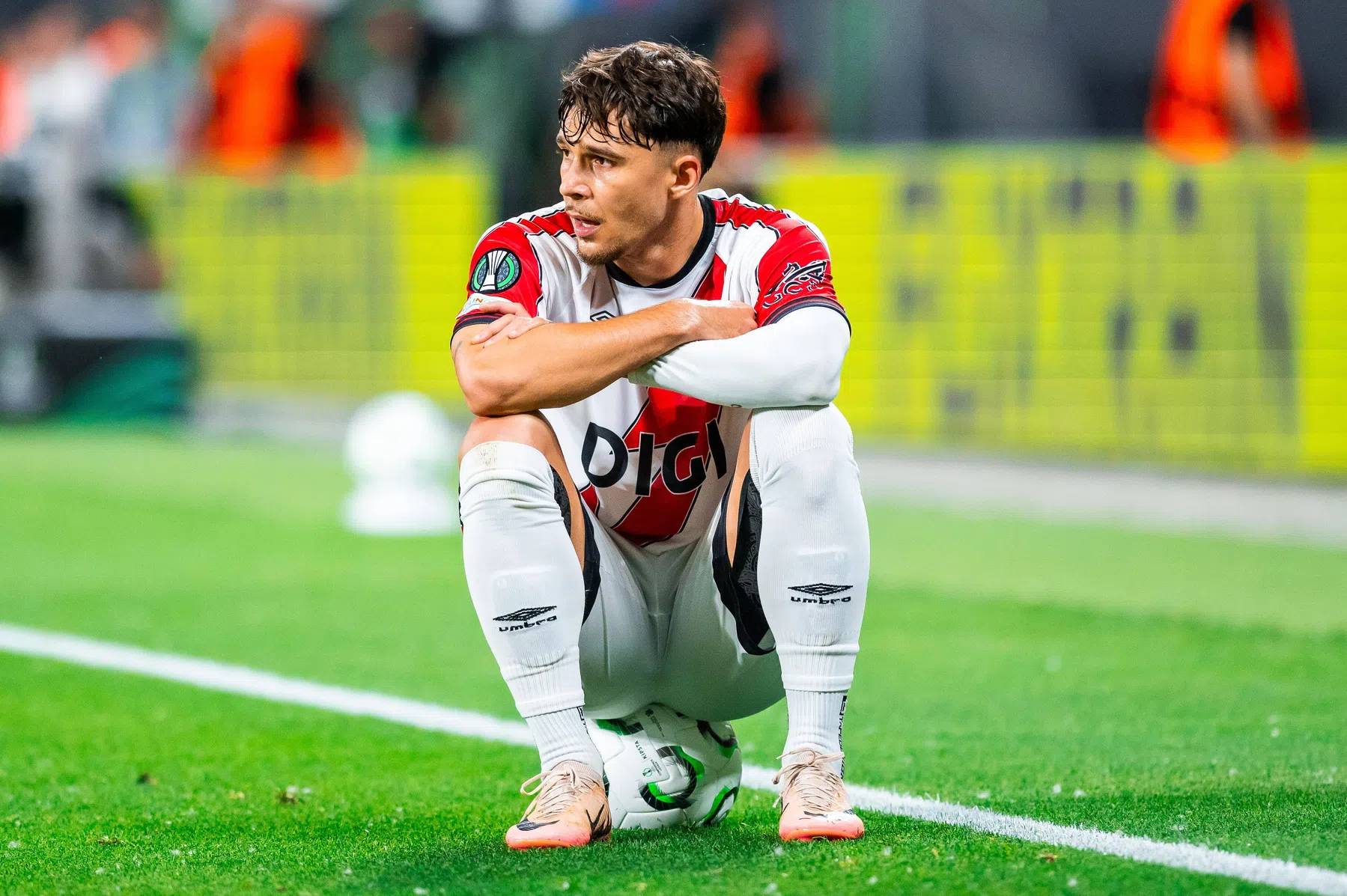 Liverpool voert gesprekken over Rațiu van Rayo Vallecano | VN