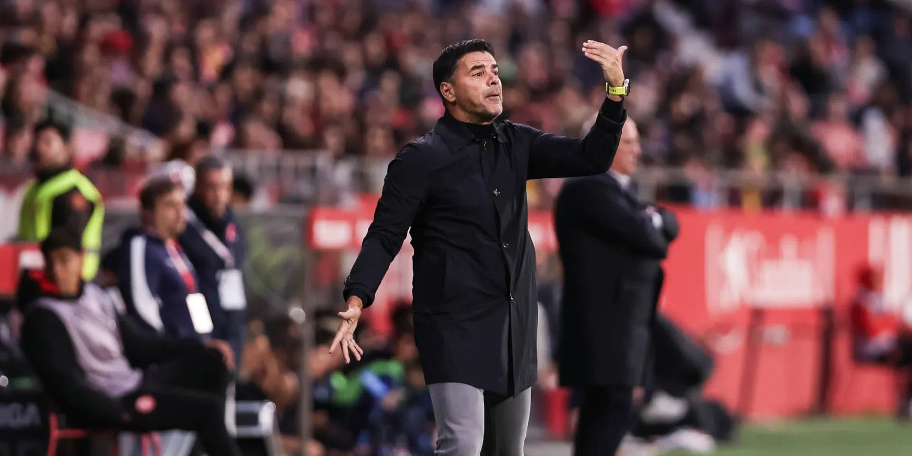 Ajax presenteert volledige technische staf van Míchel | VN