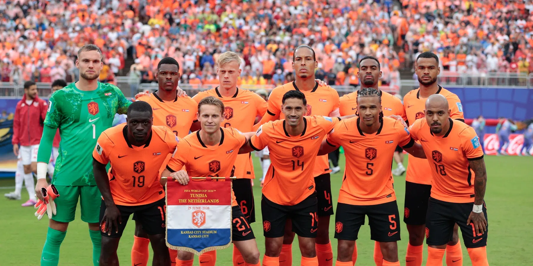 Oranje wint eenvoudig van Tunesië en treft Marokko in knock-out fase van het WK   