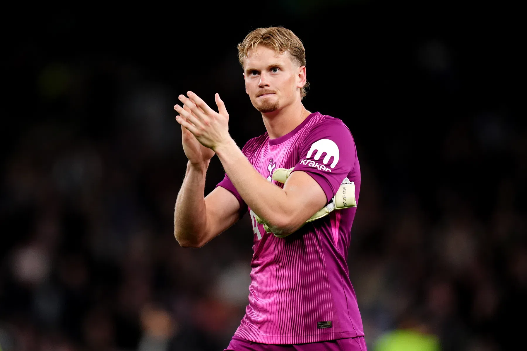 Tottenham beloont Antonín Kinský met nieuw contract | VN