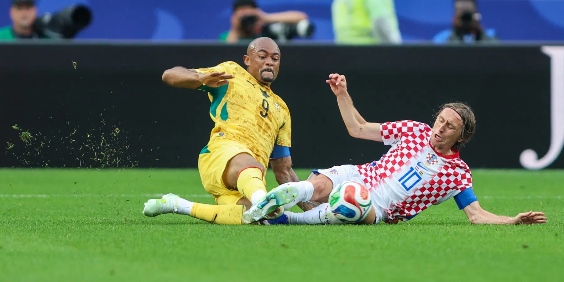Engeland groepswinnaar na zakelijke zege, Ghana en Kroatië door na onderling duel 
