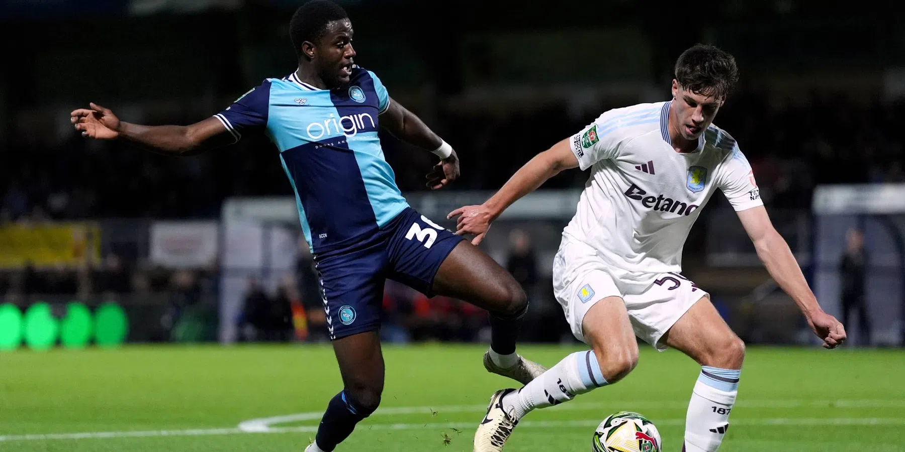 Sil Swinkels verruilt Aston Villa voor Sheffield Wednesday | VoetbalNieuws