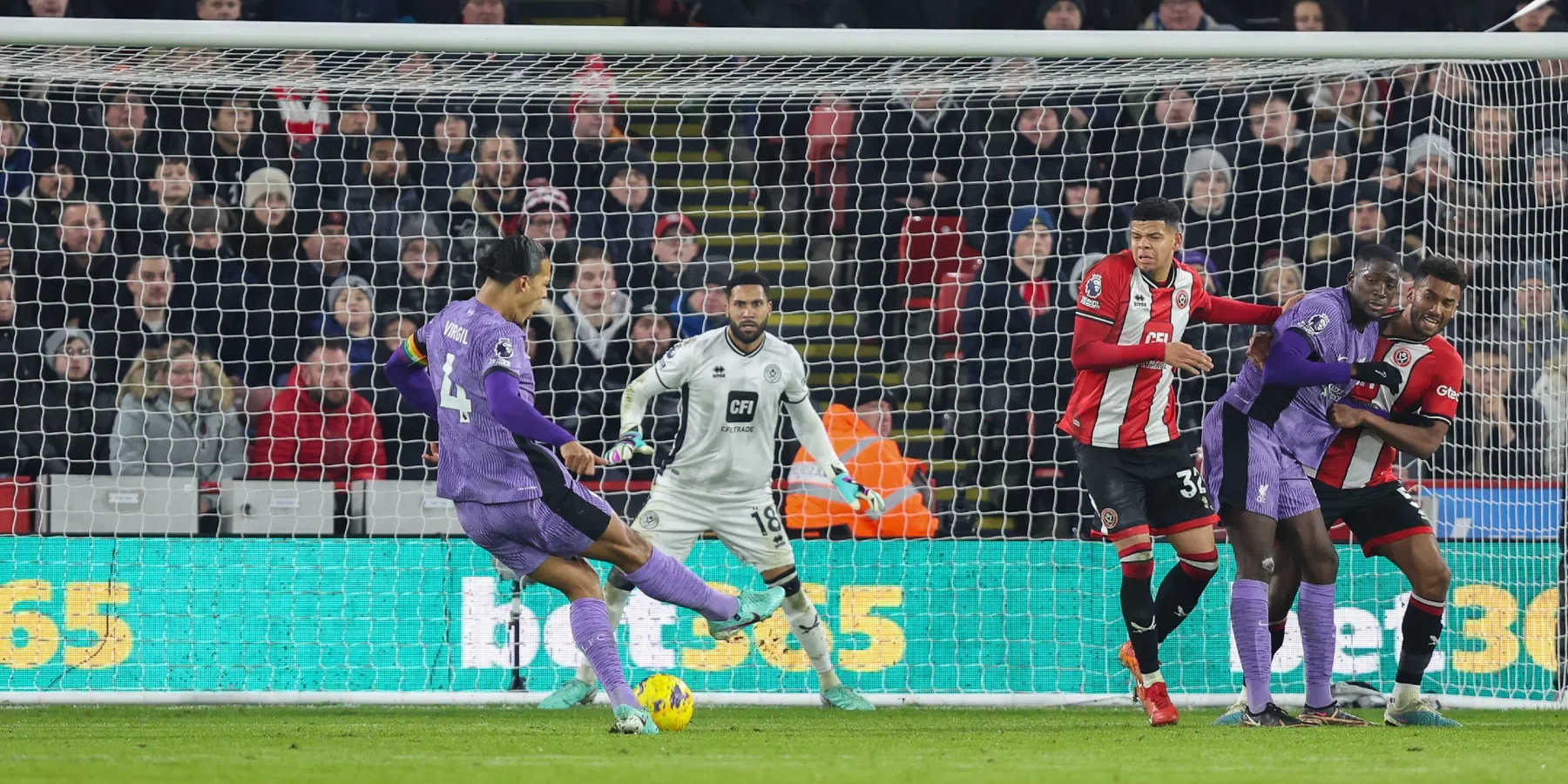 'Vertrek Van Dijk niet aan de orde, Iraola rekent op Nederlander bij Liverpool'
