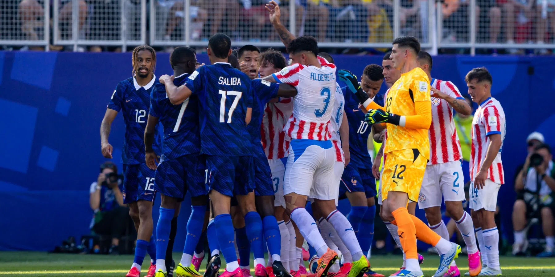 Franse media loven Frankrijk na 'veldslag': 'Paraguay kwam om te provoceren'