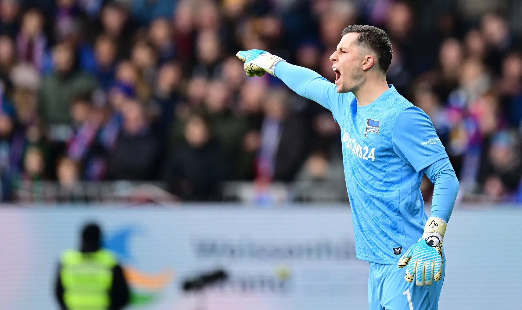 Wie is Tjark Ernst? Dit moet de nieuwe Feyenoord-keeper zijn | VoetbalNieuws