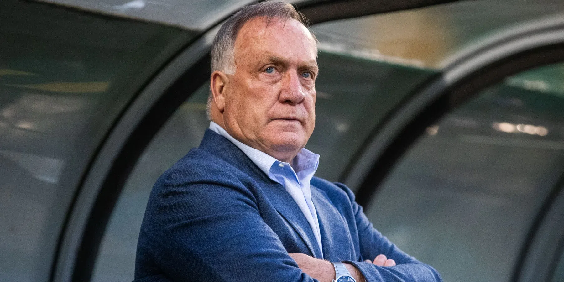 Advocaat (78) hint op langer verblijf bij Curaçao: 'Ik zeg niet bij voorbaat nee'