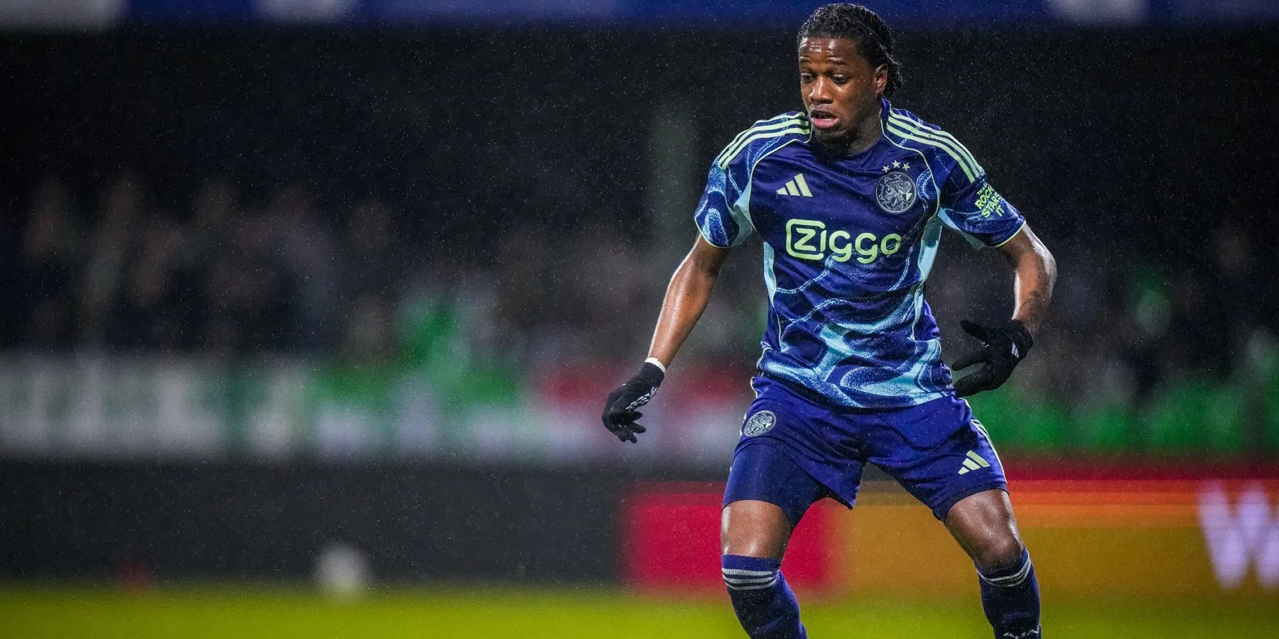 Ajax bevestigt opvallende transfer: aanvaller vertrekt naar Qatar