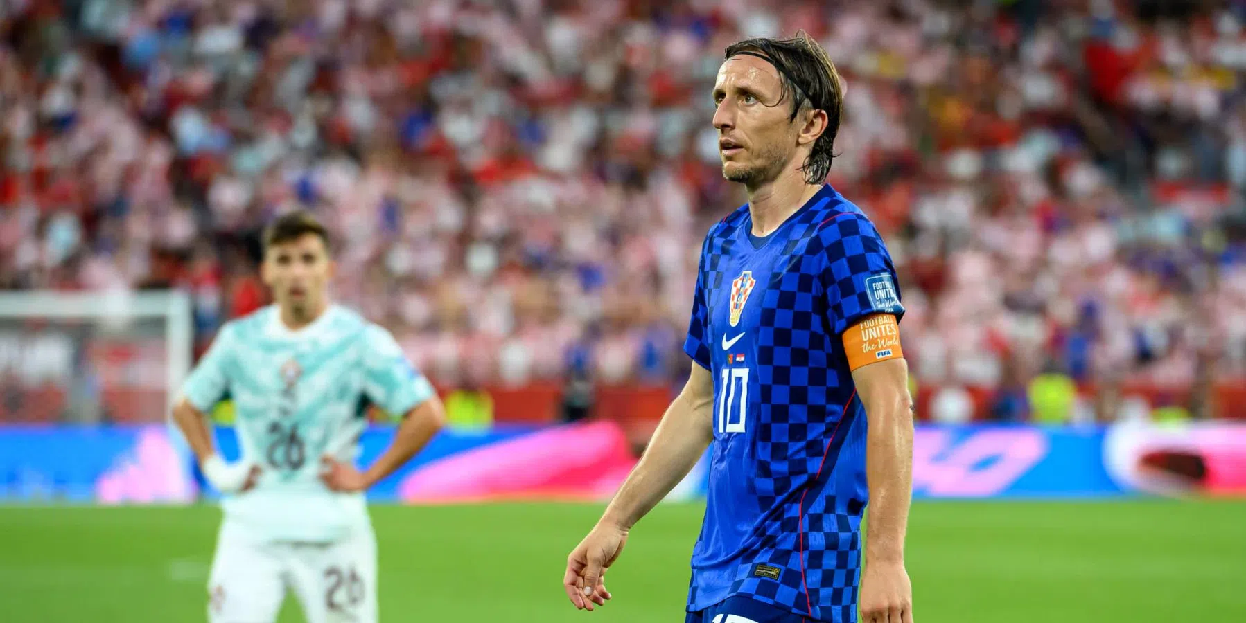 Modric hakt knoop door en verlengt contract bij AC Milan | VoetbalNieuws