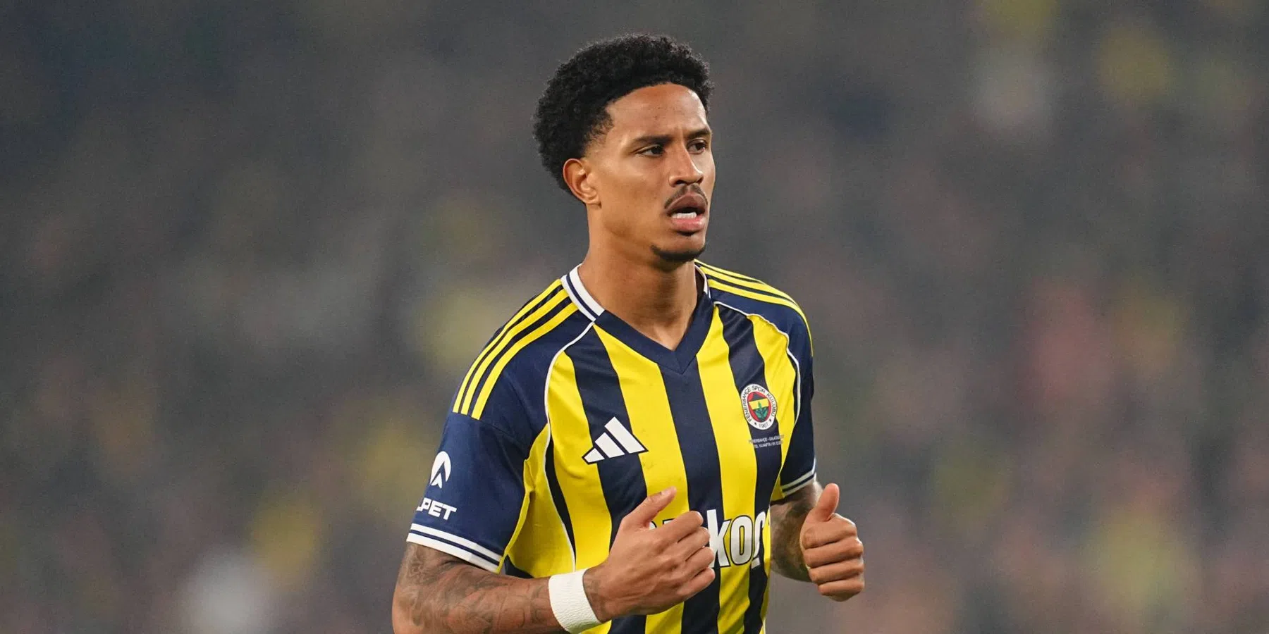 Debuut Aké overschaduwd door rellen bij Fenerbahçe | VN