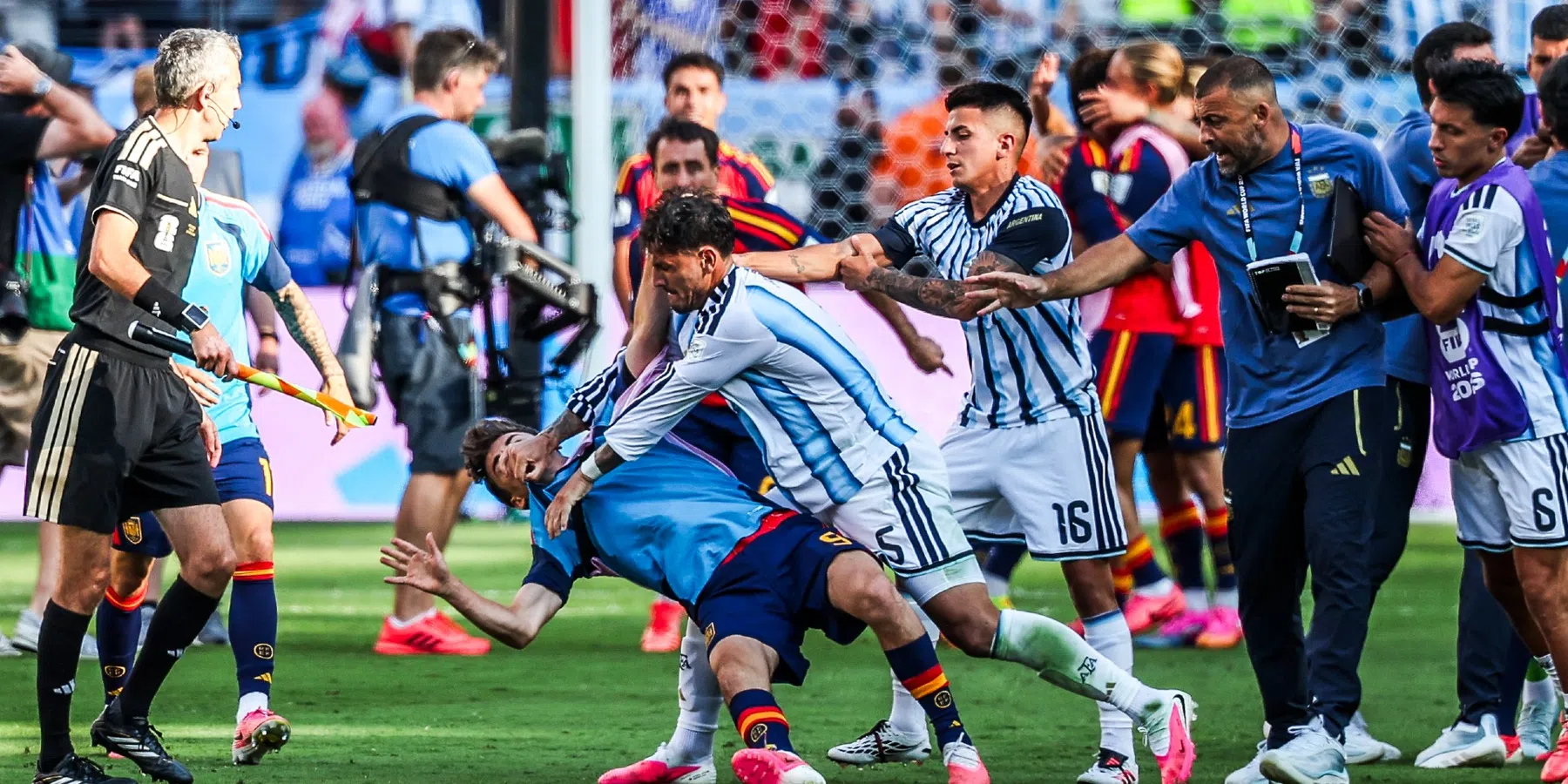 Gavi in de bres voor omstreden Paredes na WK-finale: 'Het is gewoon voetbal'