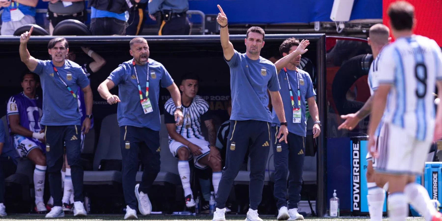 Ayala betuigt spijt na duw aan Dani Olmo na WK-finale | VoetbalNieuws