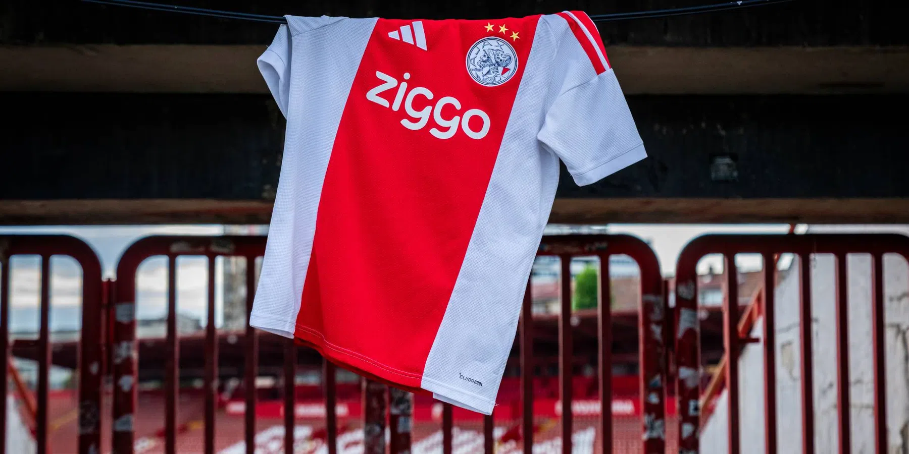 Ajax presenteert nieuw uitshirt voor seizoen 2026/27 | VoetbalNieuws