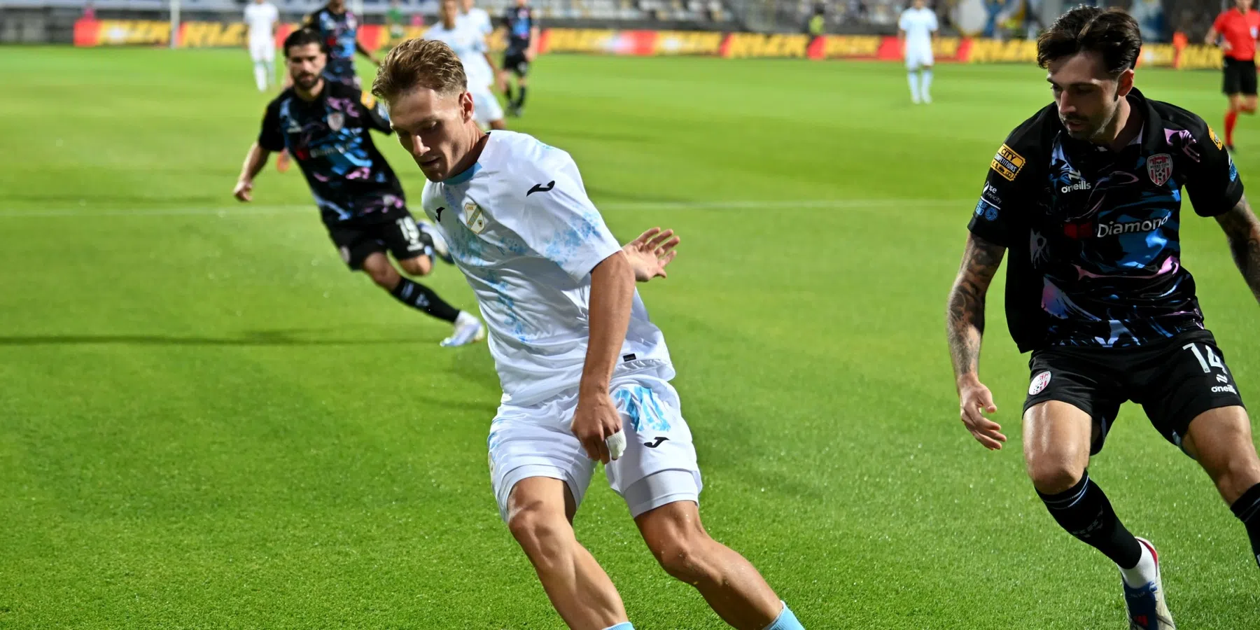 Wie is Toni Fruk, de aanvallende middenvelder die op de radar staat van Ajax?