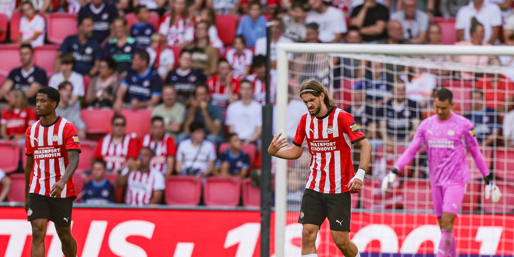 Futloos PSV gaat onderuit tegen Villarreal, duel met twee gezichten voor Kovar