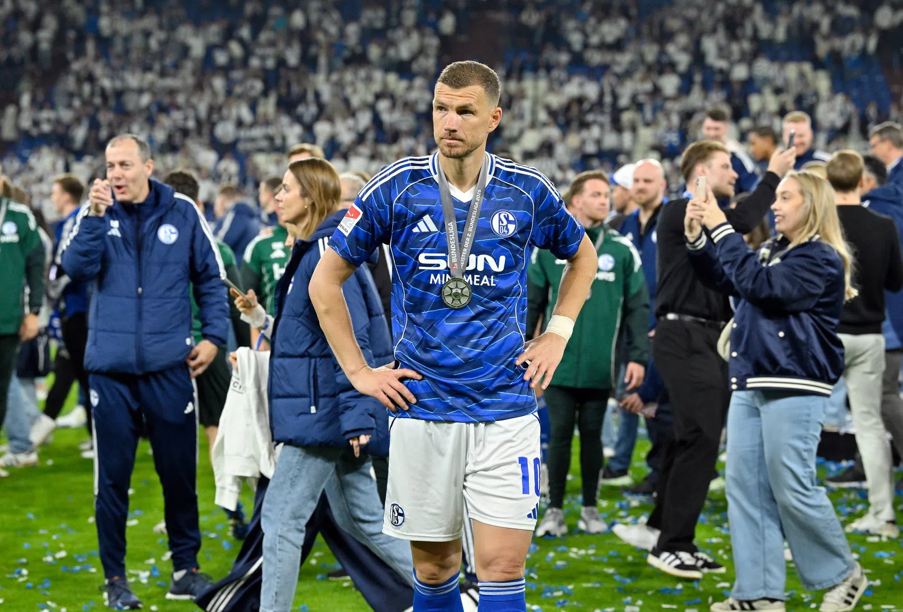 Edin Dzeko verlengt contract bij Schalke 04 tot 2027