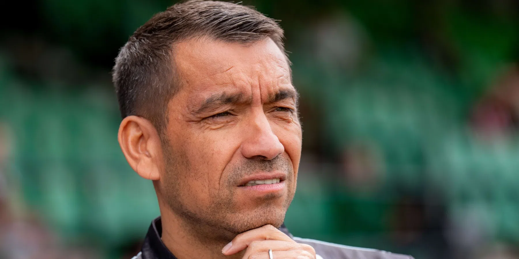 Van Bronckhorst sprak met Van Persie: 'Wilde weten hoe ik naar Shaqueel keek'