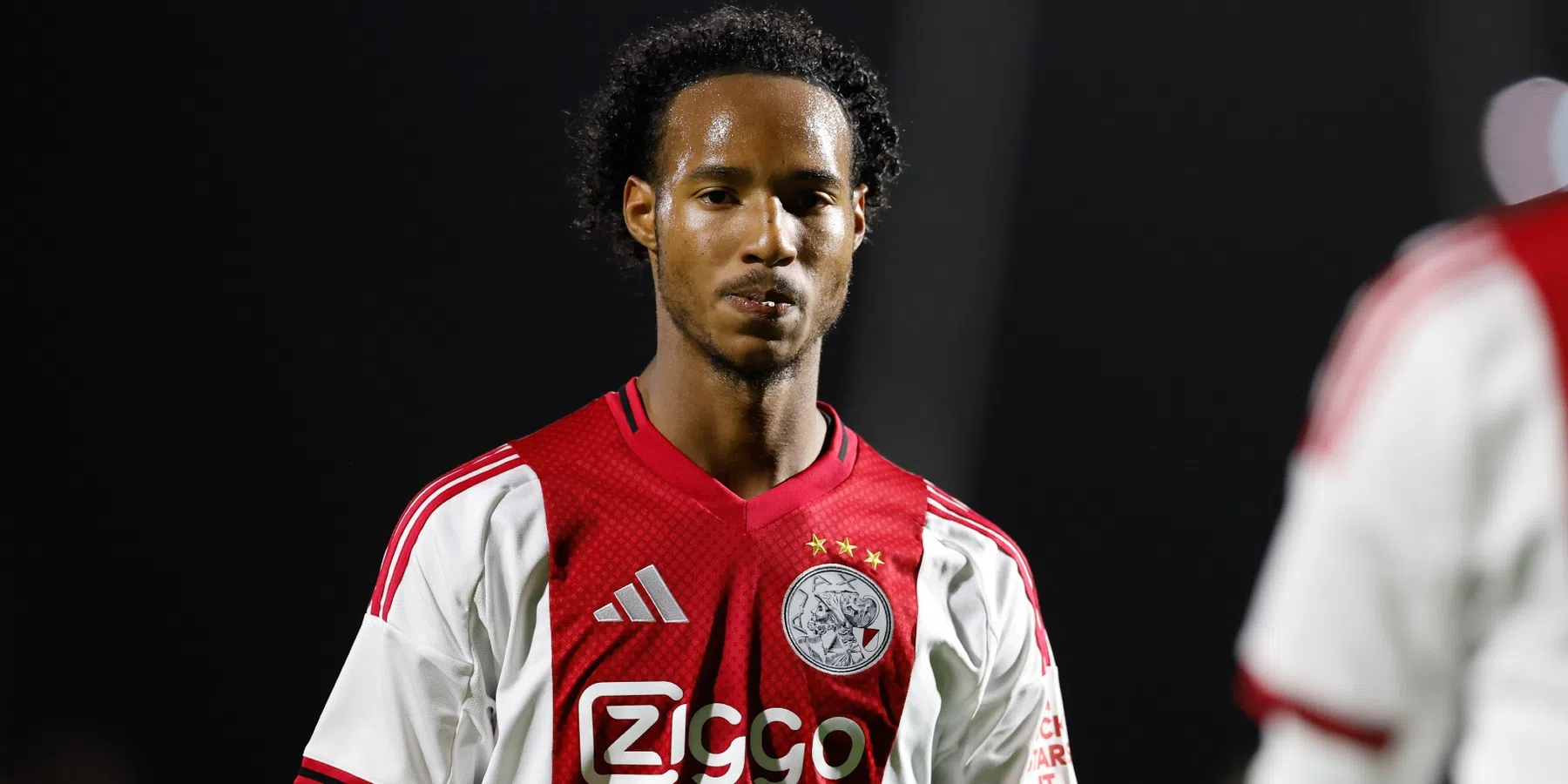 Ajax bevestigt uitgaande transfer: aanvaller keert terug op oude nest