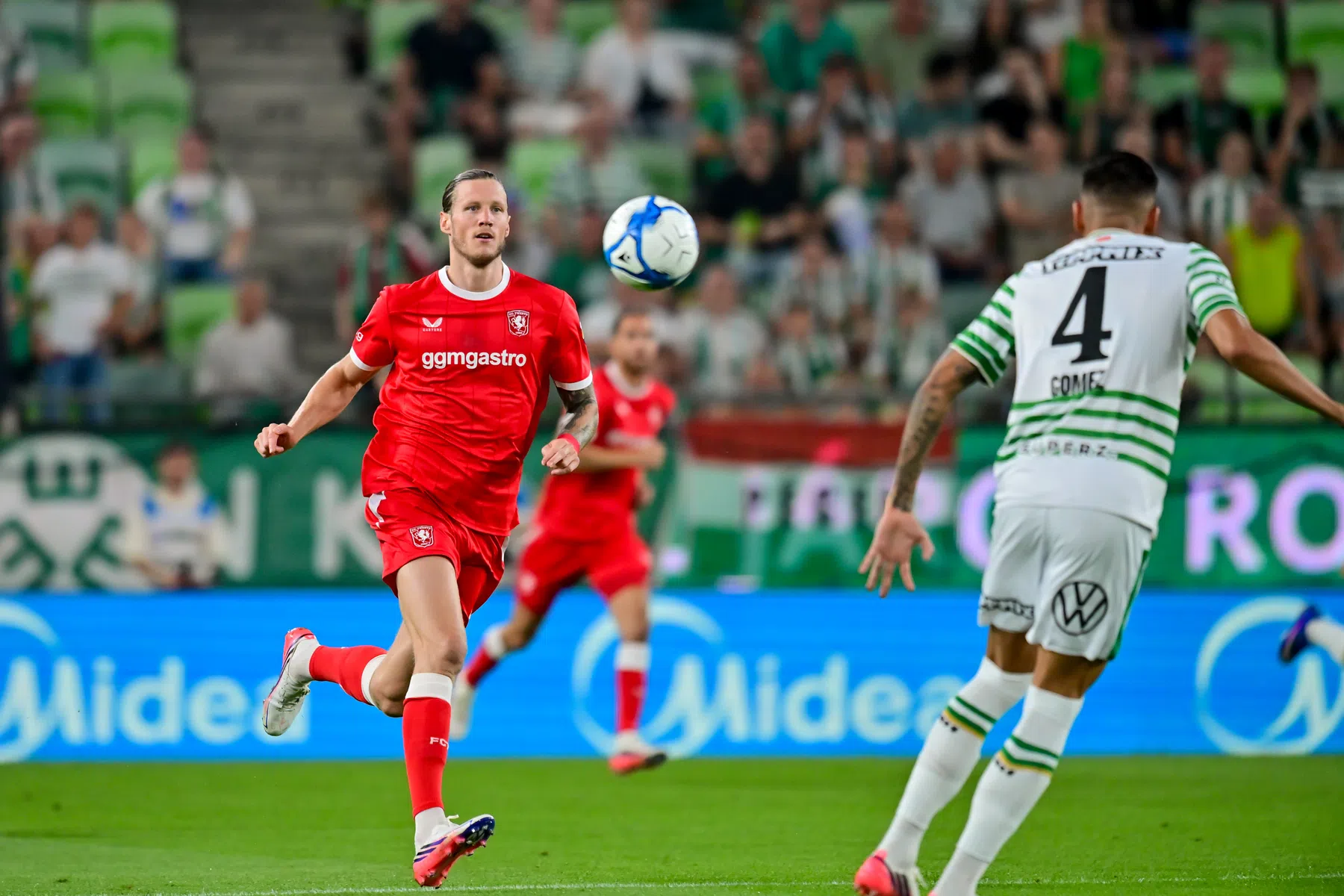 Kranten zien FC Twente teleurstellen in Budapest: 'Snel de bal weer kwijt'