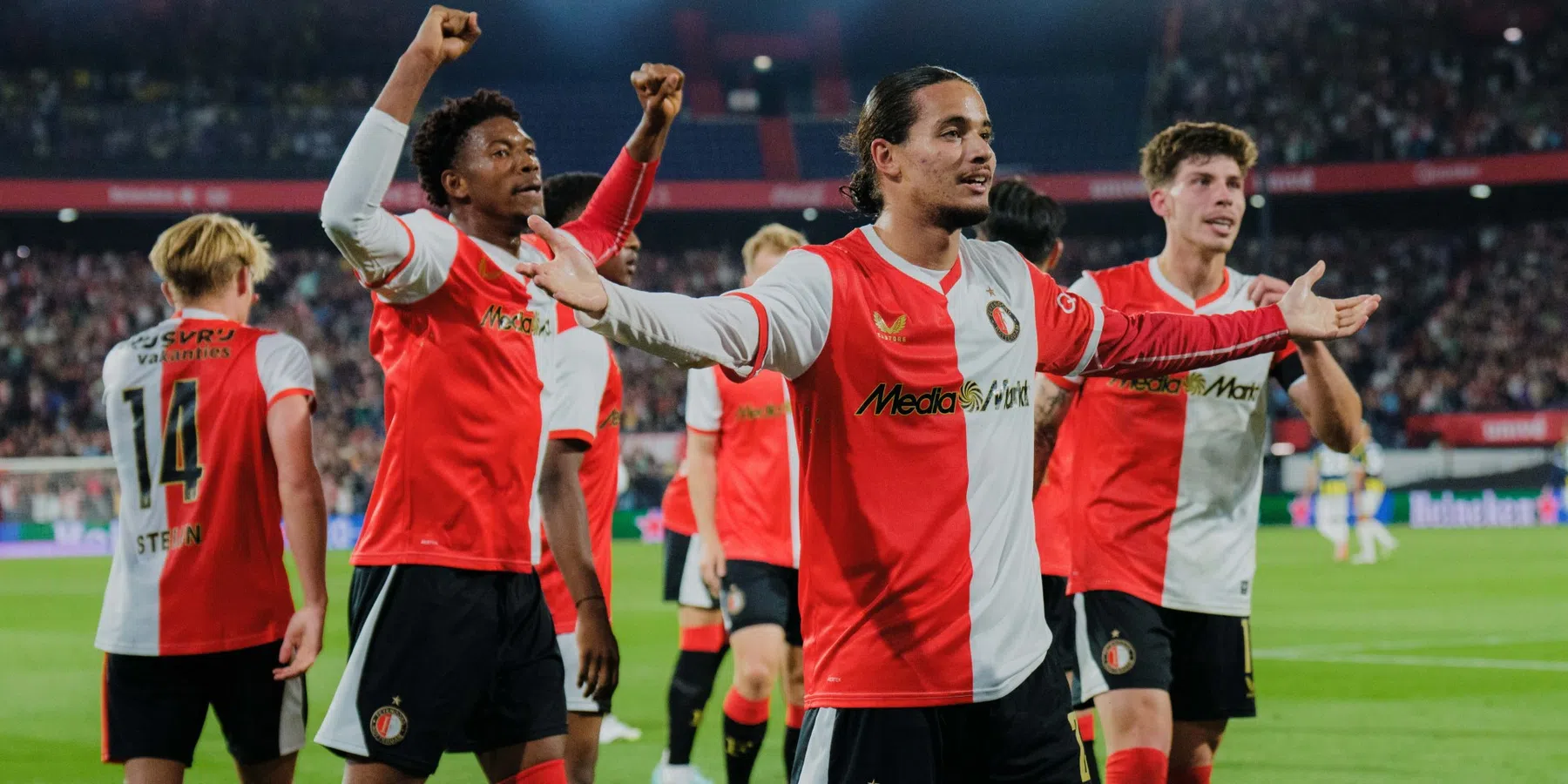 'Premier League lonkt voor Feyenoord-uitblinker Hadj Moussa na trainerswissel'