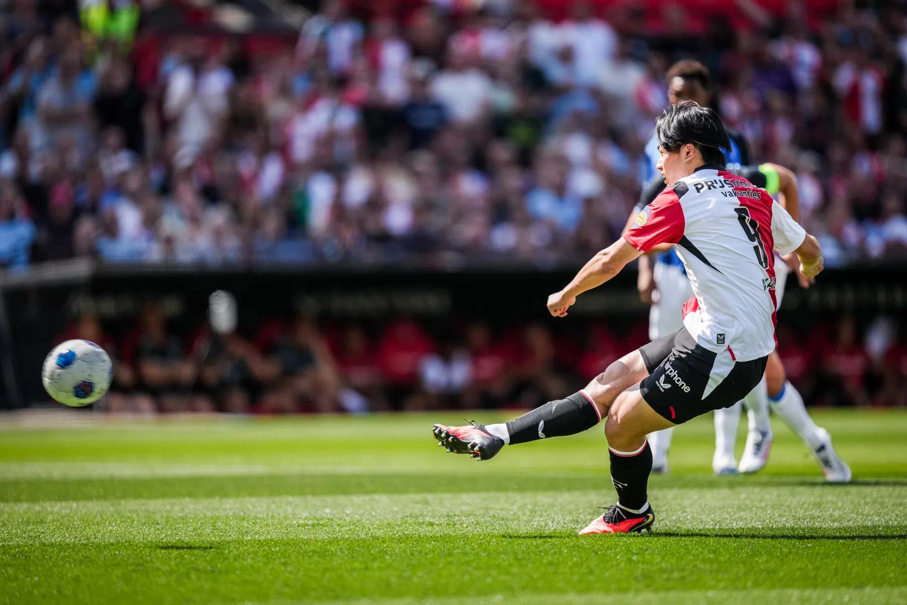 Ueda op lijstje Premier League-club: transfer lonkt | VoetbalNieuws
