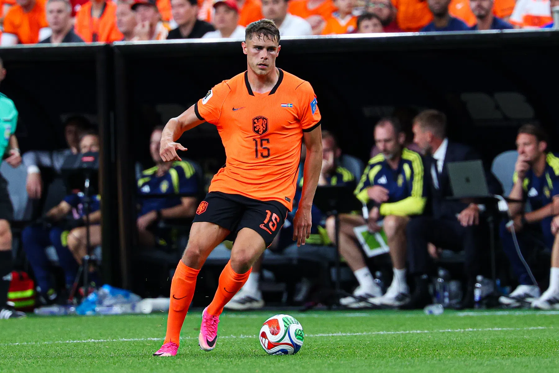 Tottenham bereikt akkoord over nieuw contract Van de Ven