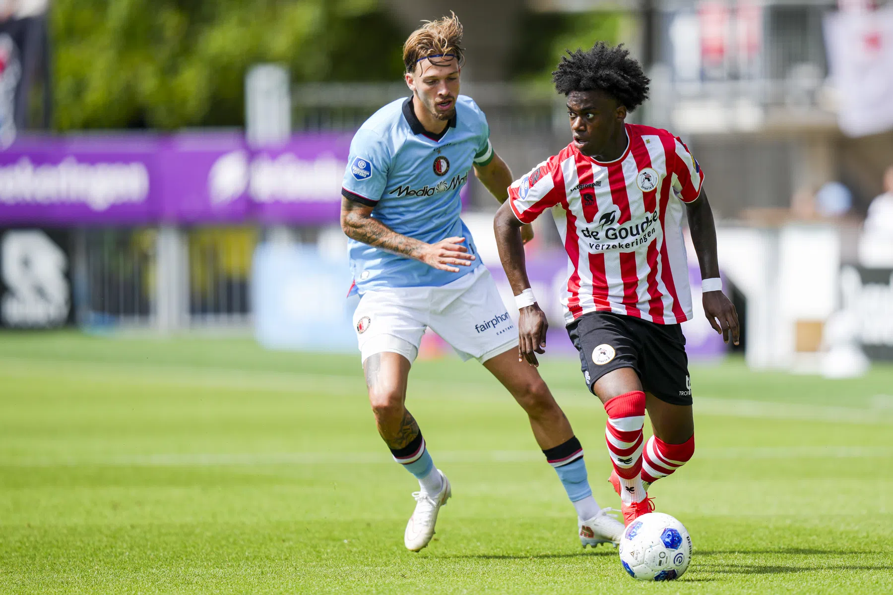 Feyenoord wint moeizaam van Sparta Rotterdam en pakt eerste punten