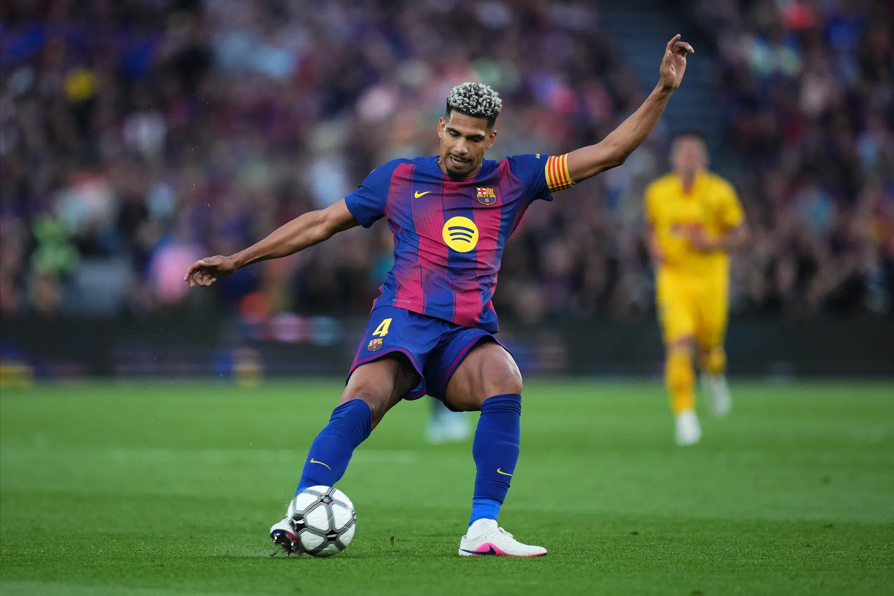 Liverpool neemt Araújo over van Barcelona: optie tot koop | VN
