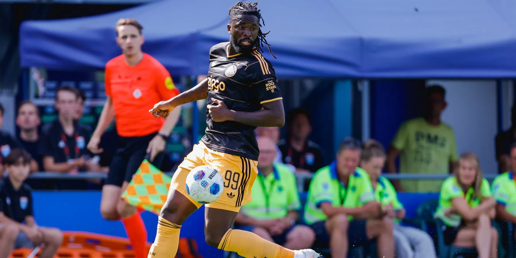 Ajax-spits Tolu blikt terug op rel bij Wolves: 'De waarheid zal naar buiten komen'