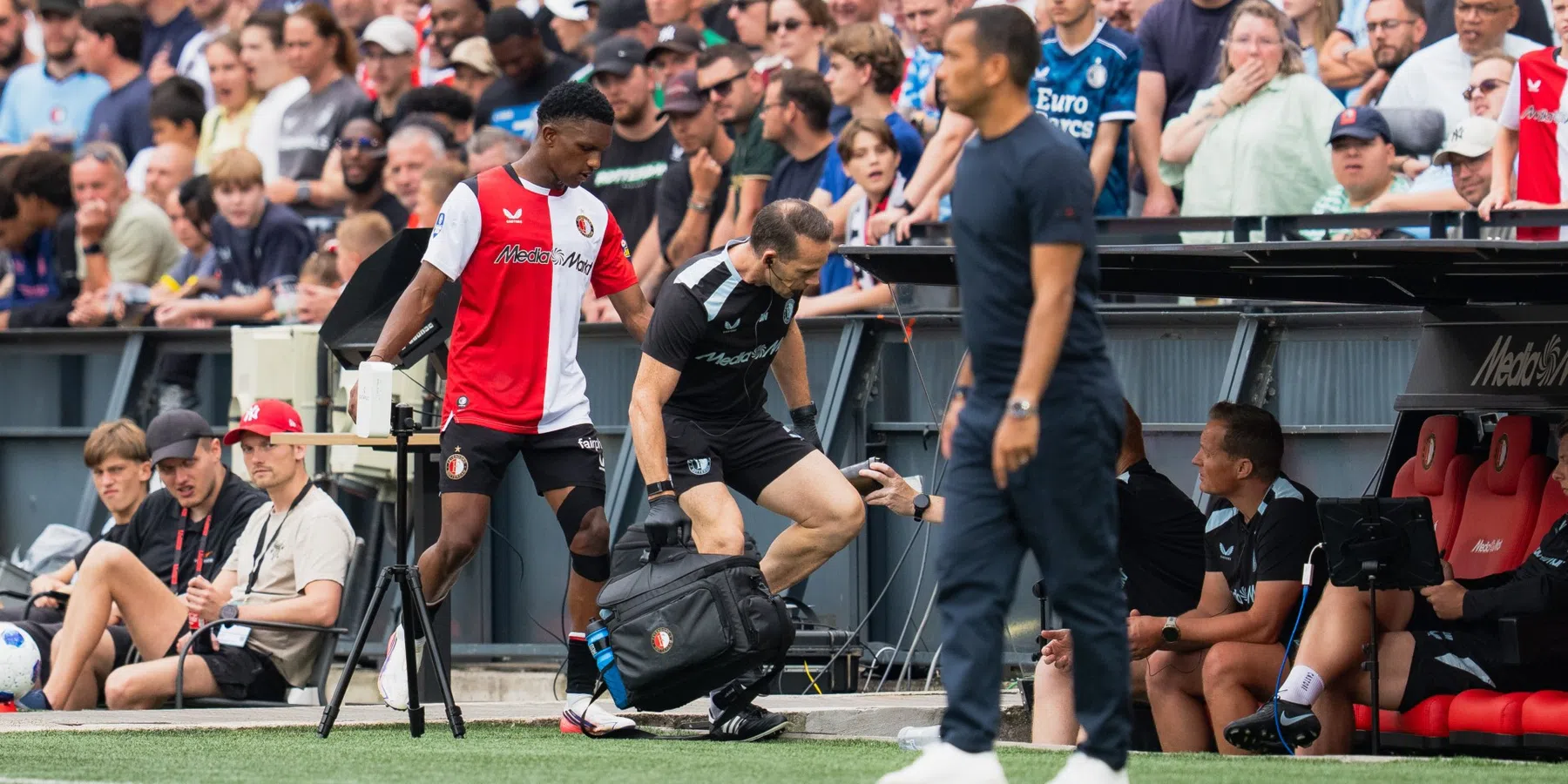Read komt met blessure-update na noodgedwongen wissel: 'Ik weet niet wat het is'