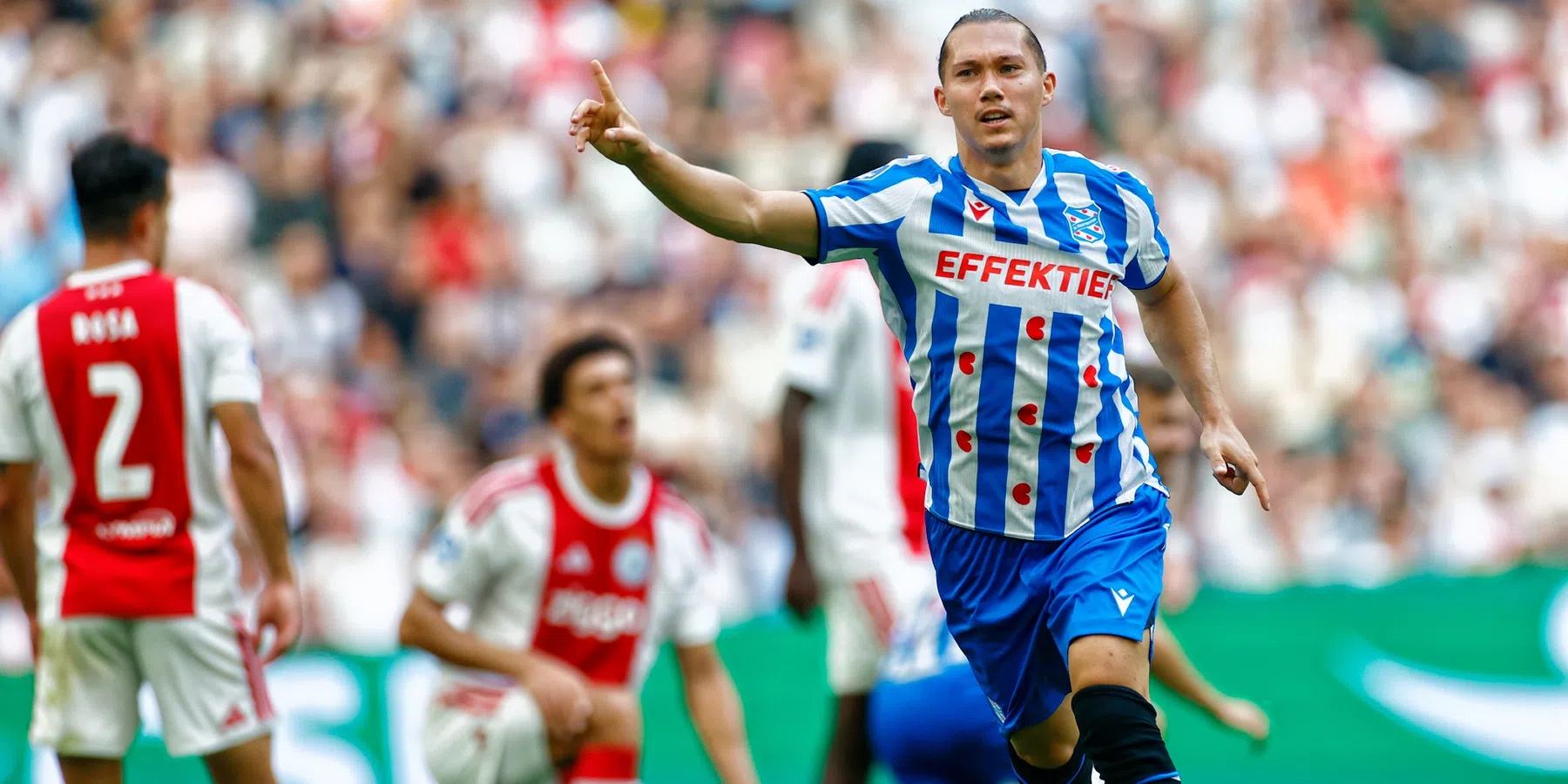 Ajax geeft comfortabele voorsprong weg en loopt averij op tegen Heerenveen