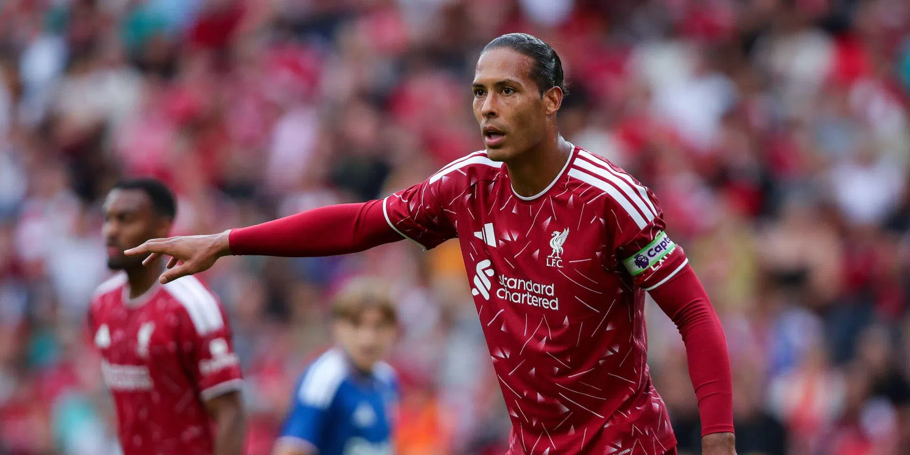 Van Dijk ziet strijd losbarsten om plek in Liverpool-defensie | VN