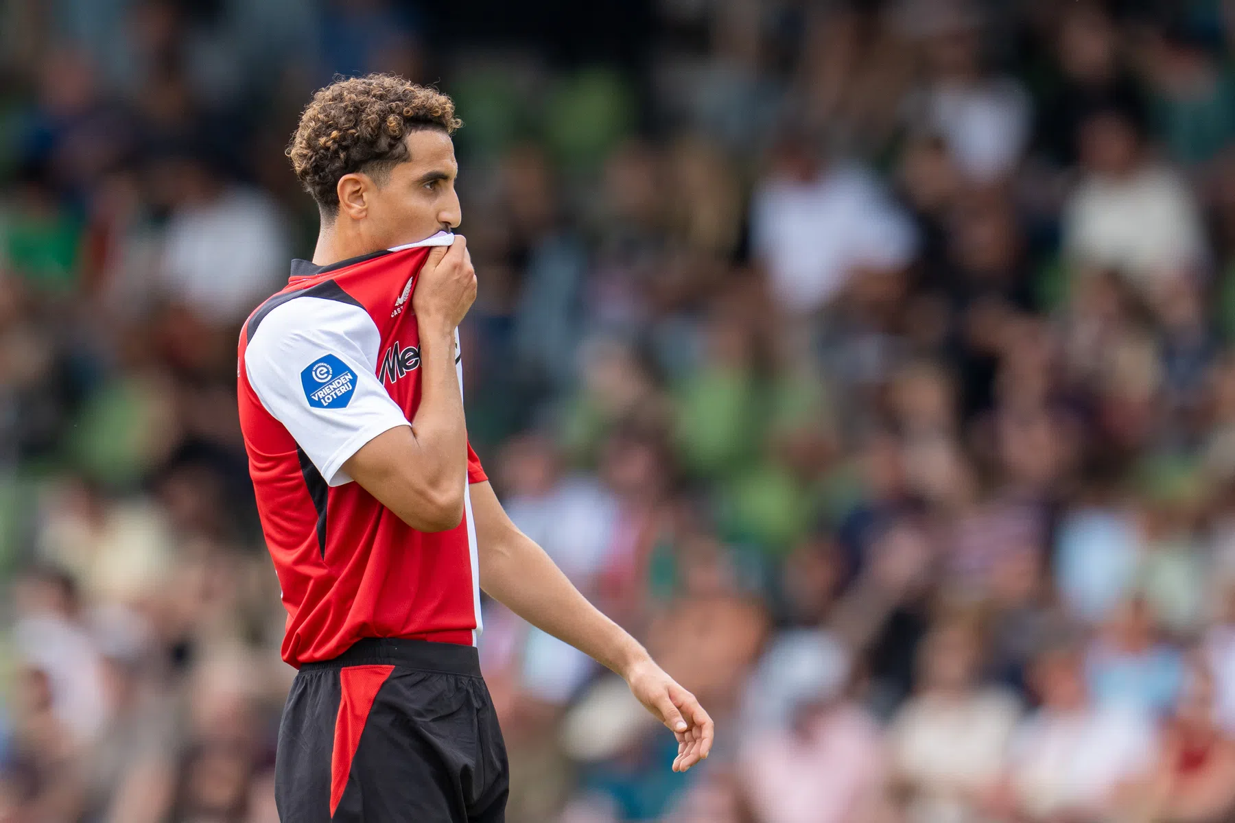 'Breuk tussen Feyenoord en Targhalline: middenvelder wil weg' | VN