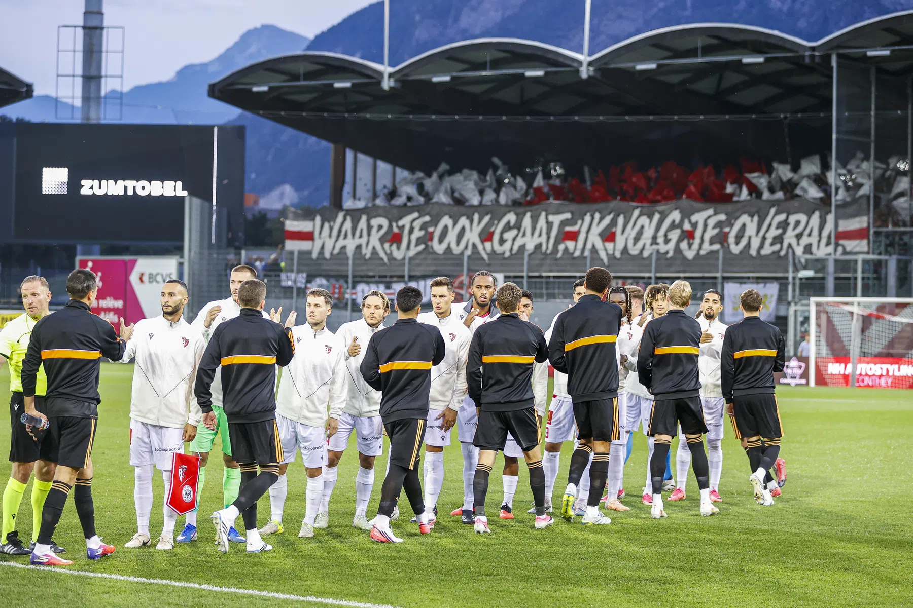 Ajax-fans kunnen wedstrijd niet zien en zijn woedend