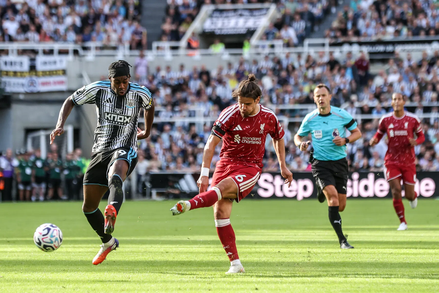 Liverpool sleept laat punt uit het vuur tegen Newcastle