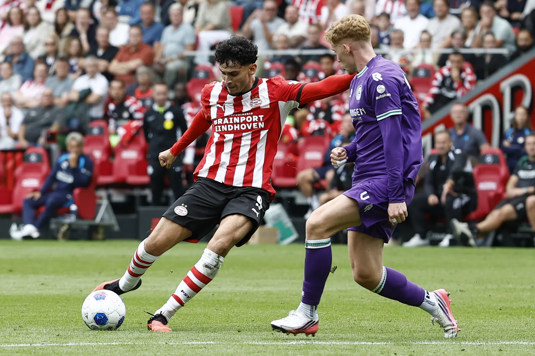 PSV haalt uit tegen FC Groningen, Van Bommel grote uitblinker