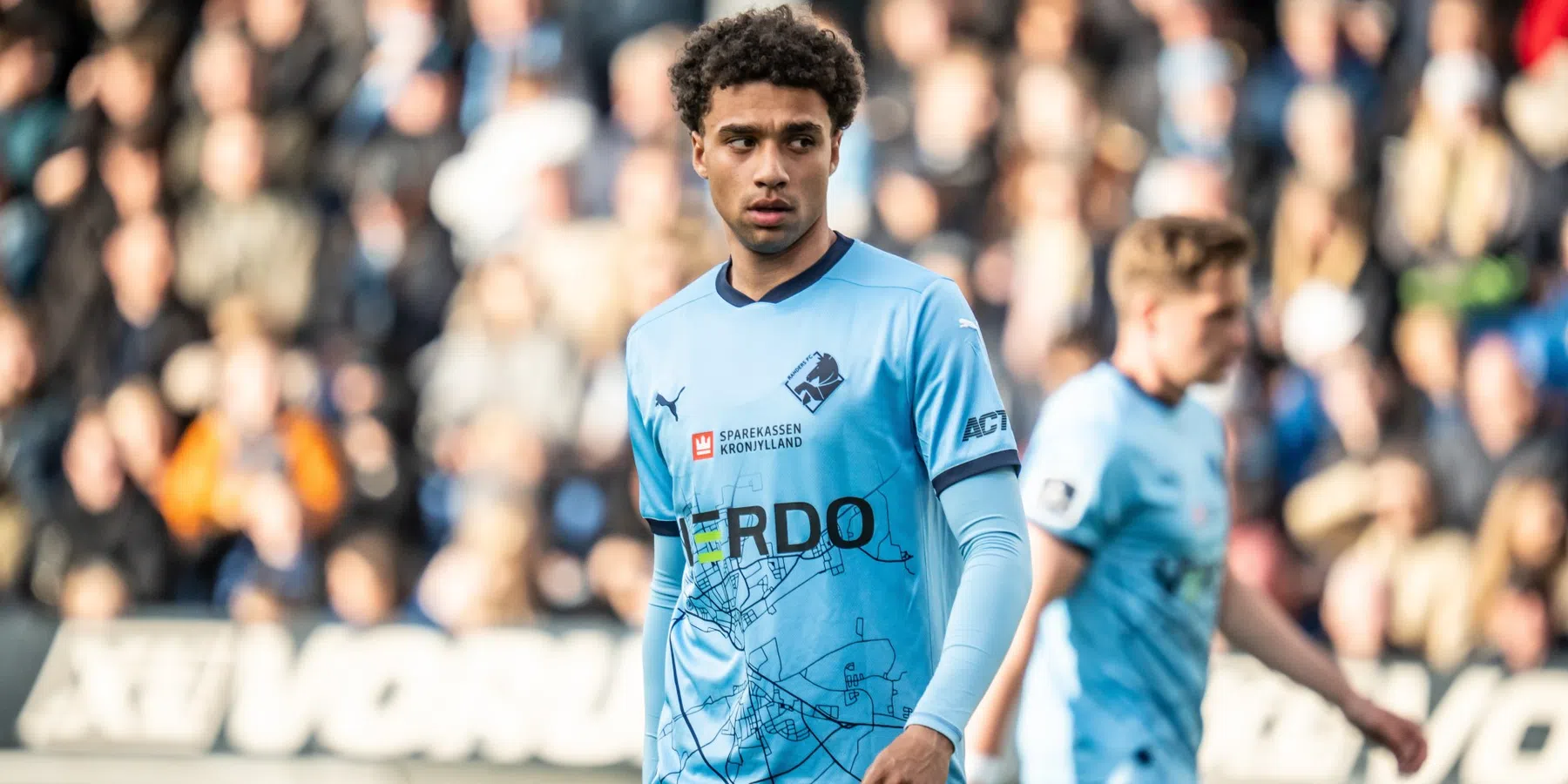 'Twente strijdt met Feyenoord om 20-jarige verdediger: eerste gesprekken gevoerd'