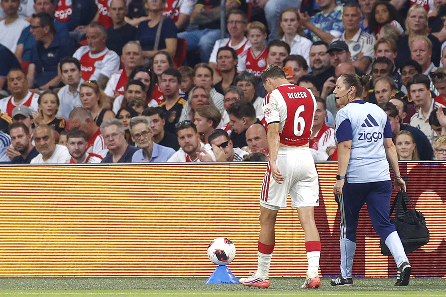 Ajax bereikt akkoord over vertrek van Regeer