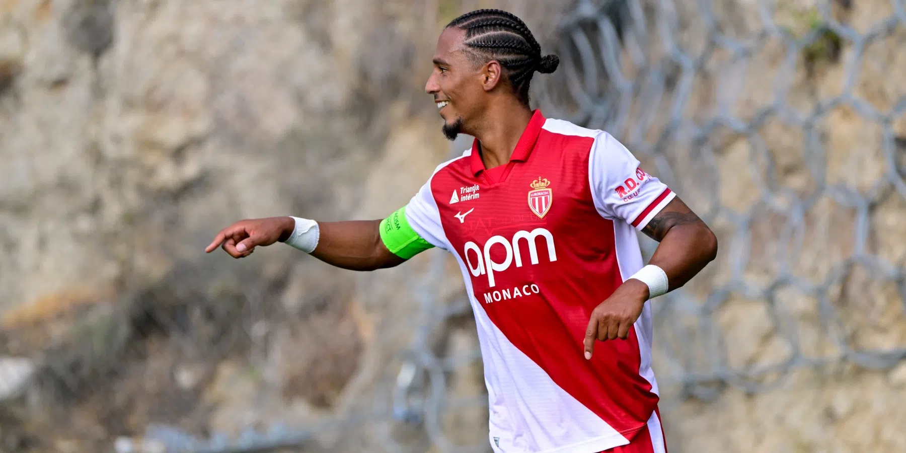 Ajax slaat opnieuw toe op Deadline Day en presenteert ervaren verdediger