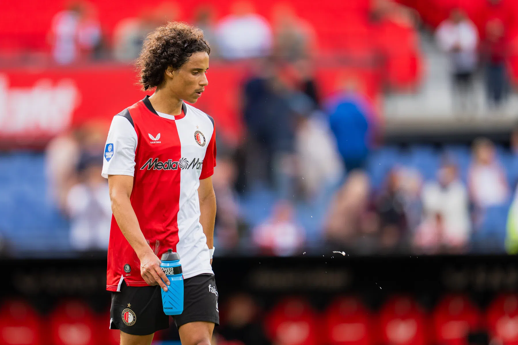 Zechiël bereikt akkoord over nieuw contract bij Feyenoord | VoetbalNieuws
