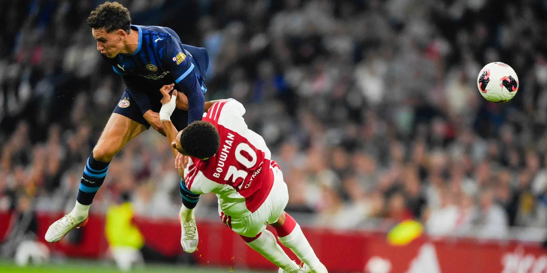 Kranten zien Ajax-PSV met twee gezichten: 'Plaatje' wordt 'straatgevecht op gras'
