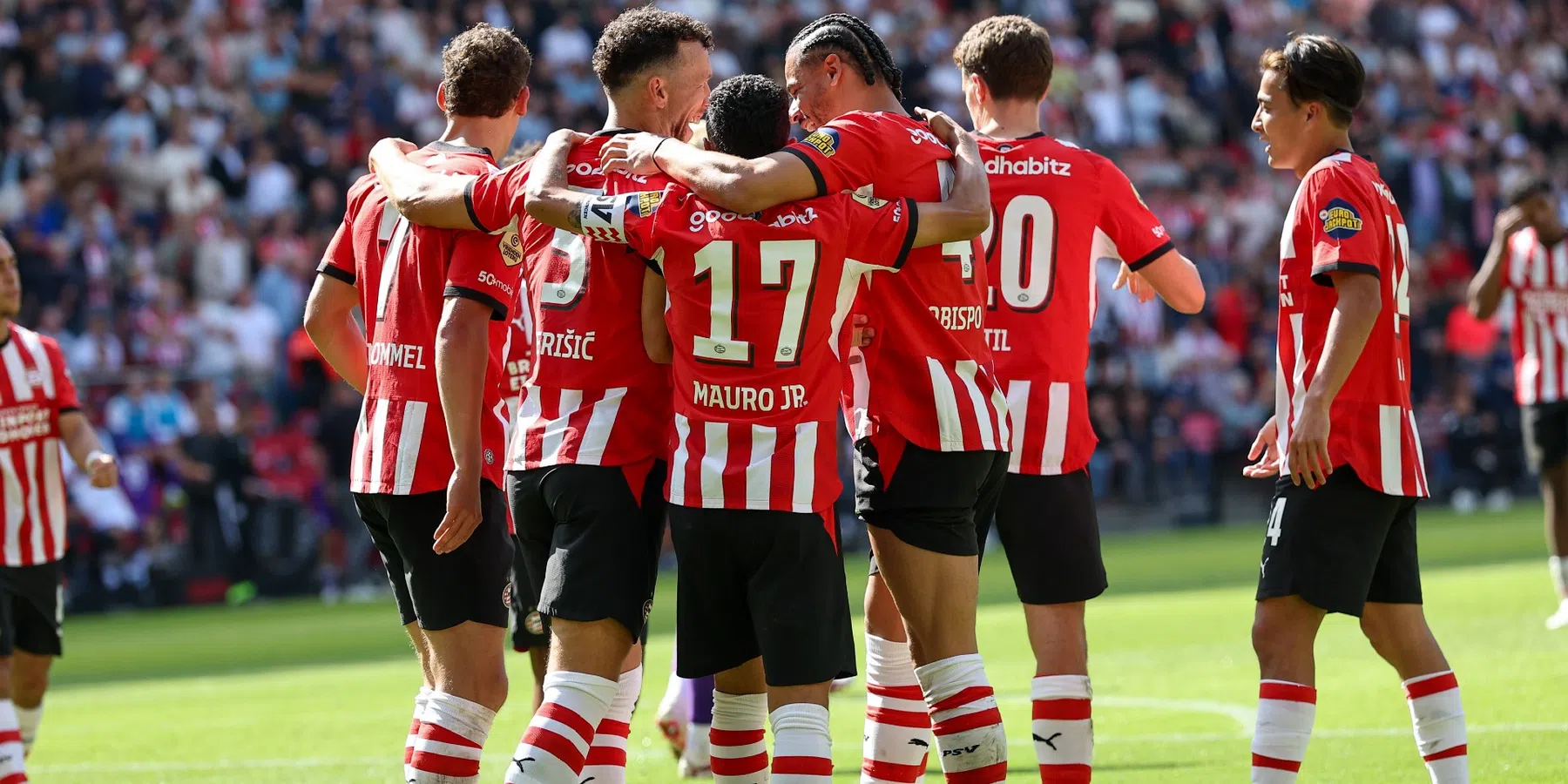 Kranten zien blunder bij Ajax-PSV en Feyenoord heeft opvolger van Moussa